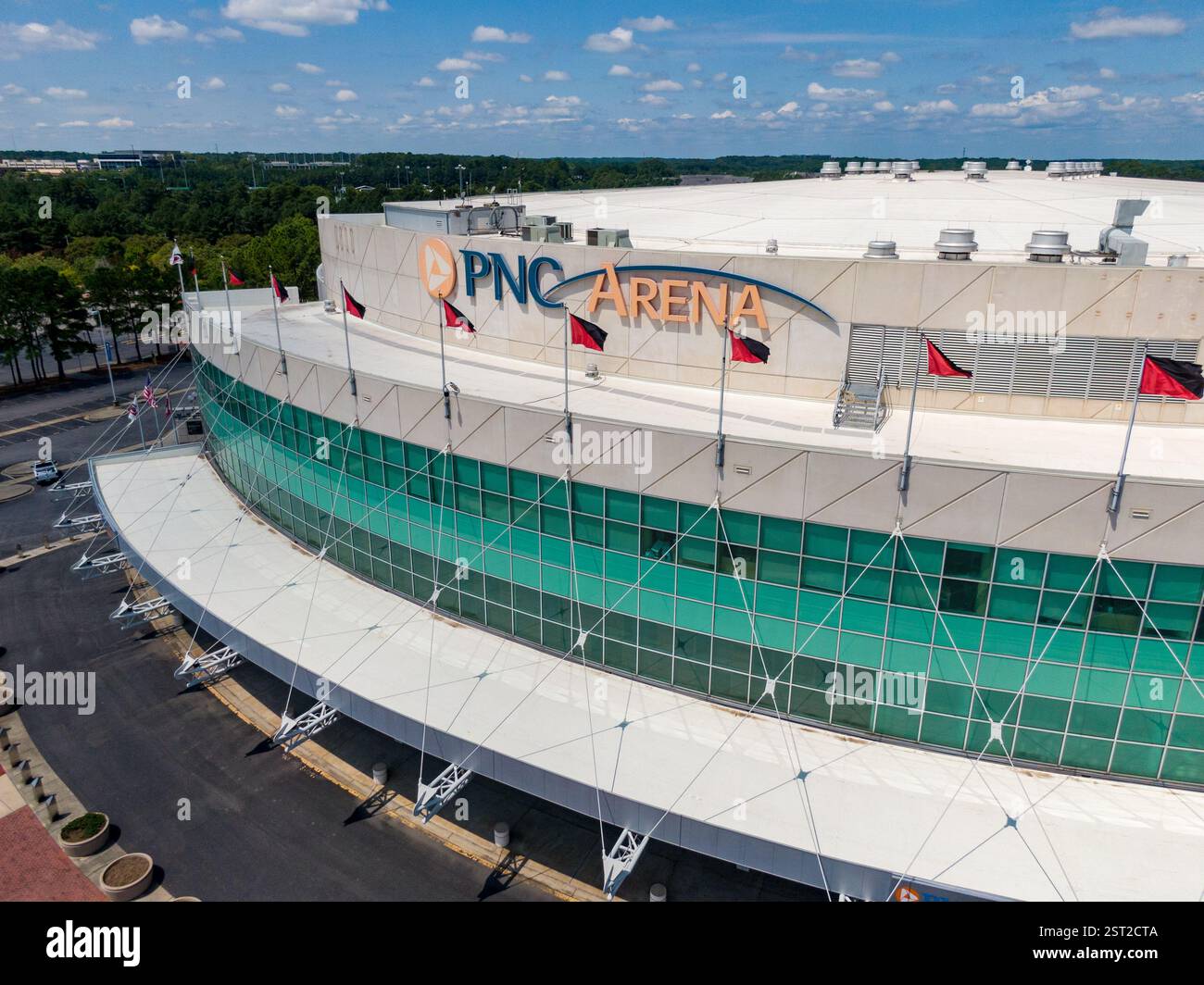 Immagini diurne della PNC Arena, sede dei Carolina Hurricanes e della squadra di pallacanestro dei North Carolina State Mens Foto Stock