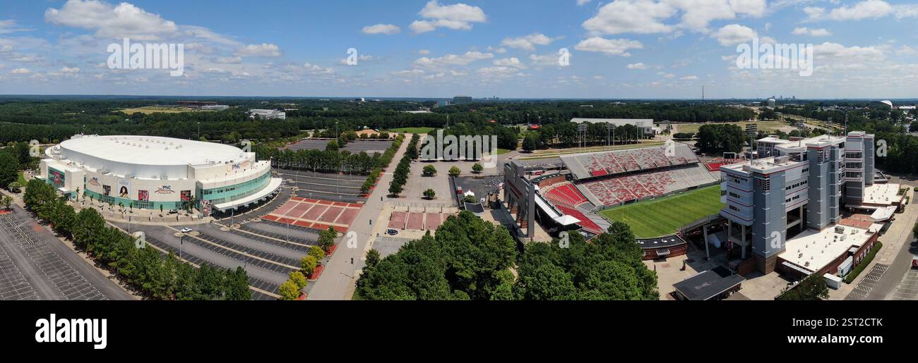 Immagini diurne della PNC Arena, sede dei Carolina Hurricanes e della squadra di pallacanestro dei North Carolina State Mens Foto Stock