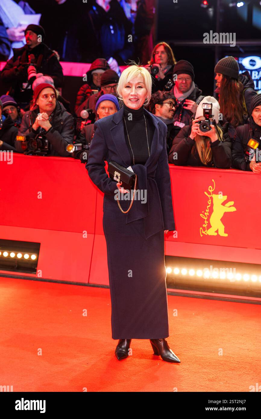 Berlinale - Mickey 17 Premiere Lee Hye-Young bei der Premier zu Mickey 17 anlässlich der 75. Berlinale im Berlinale Palast AM 15.02.2025 a Berlino. *** Berlinale Mickey 17 Premiere Lee Hye Young alla prima di Mickey 17 in occasione della 75a Berlinale al Berlinale Palast il 15 febbraio 2025 a Berlino Copyright: XEventpressxKochanx Foto Stock
