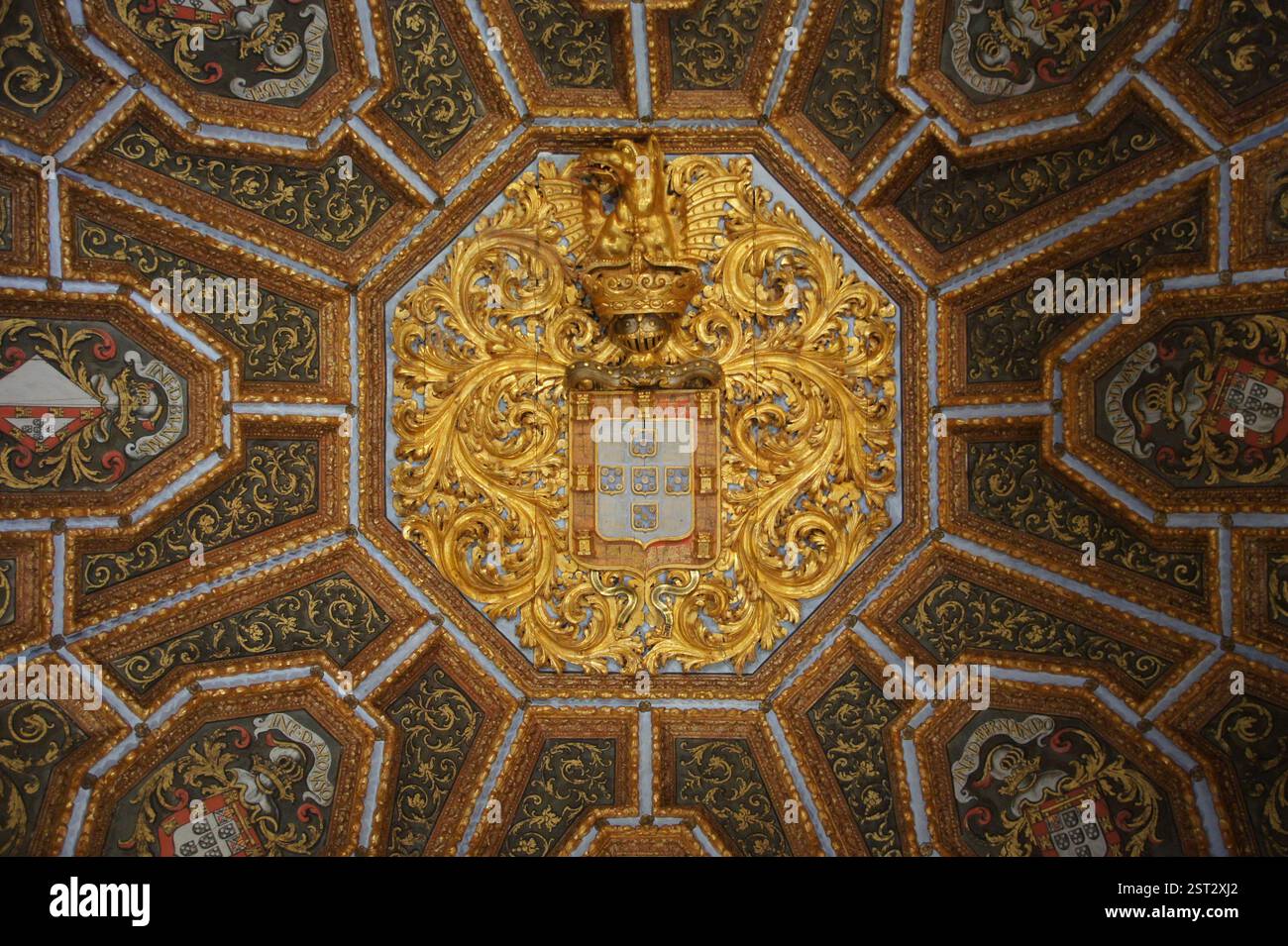 Cupola decorata con motivi intricati. Capolavoro architettonico Mudejar. Simbolo dell'influenza moresca in Spagna. Sintra, Portogallo. Un testamento per abile Foto Stock