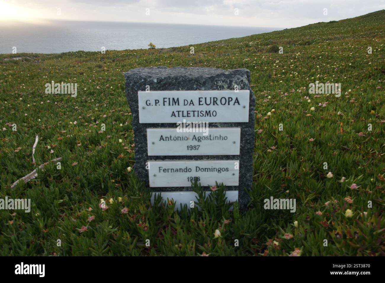 L'iscrizione in pietra registra i campioni europei di atletica leggera. Monumento storico sportivo. Punto di riferimento della costa portoghese per onorare l'eccellenza atletica. Dell'Europa Foto Stock