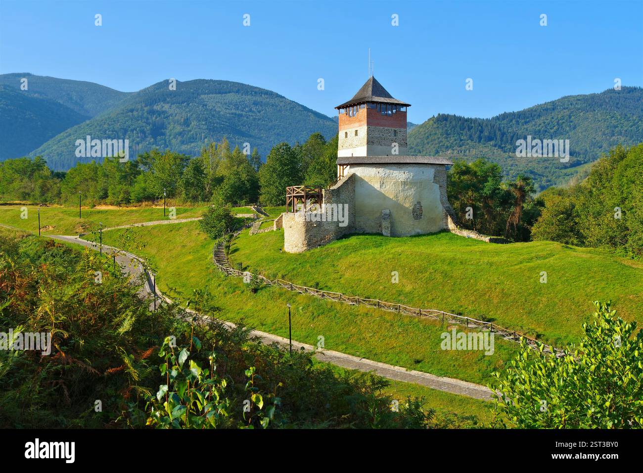 Cetatea Malaiesti, ai piedi dei monti Retezat nei Carpazi meridionali, Transilvania, Romania Foto Stock