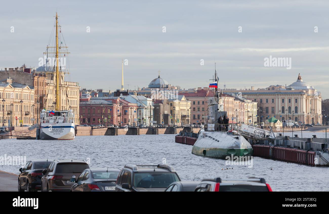 San Pietroburgo, Russia - 21 febbraio 2020: Isola Vasilevsky, argine del tenente Schmidt Foto Stock