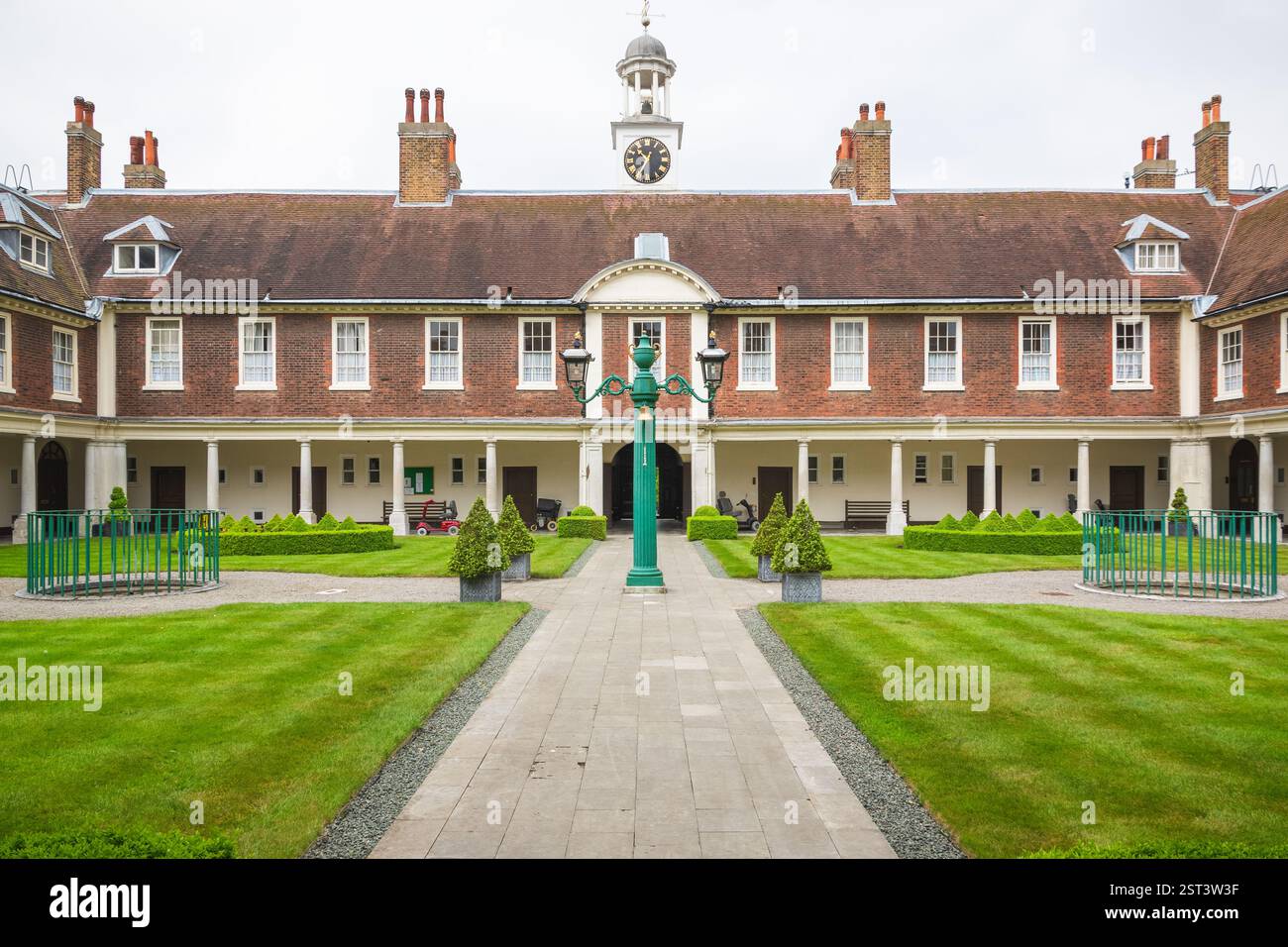 Morden College, che fornisce alloggi e cure residenziali a persone anziane in difficoltà finanziarie, a Blackheath, nel sud-est di Londra Foto Stock