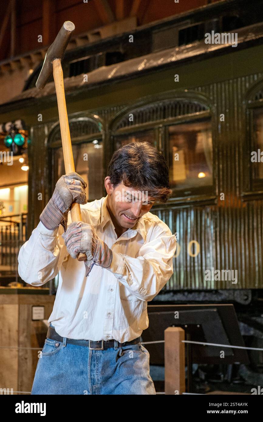Manichini e attrezzature dei lavoratori ferroviari esposti in verticale al museo Foto Stock