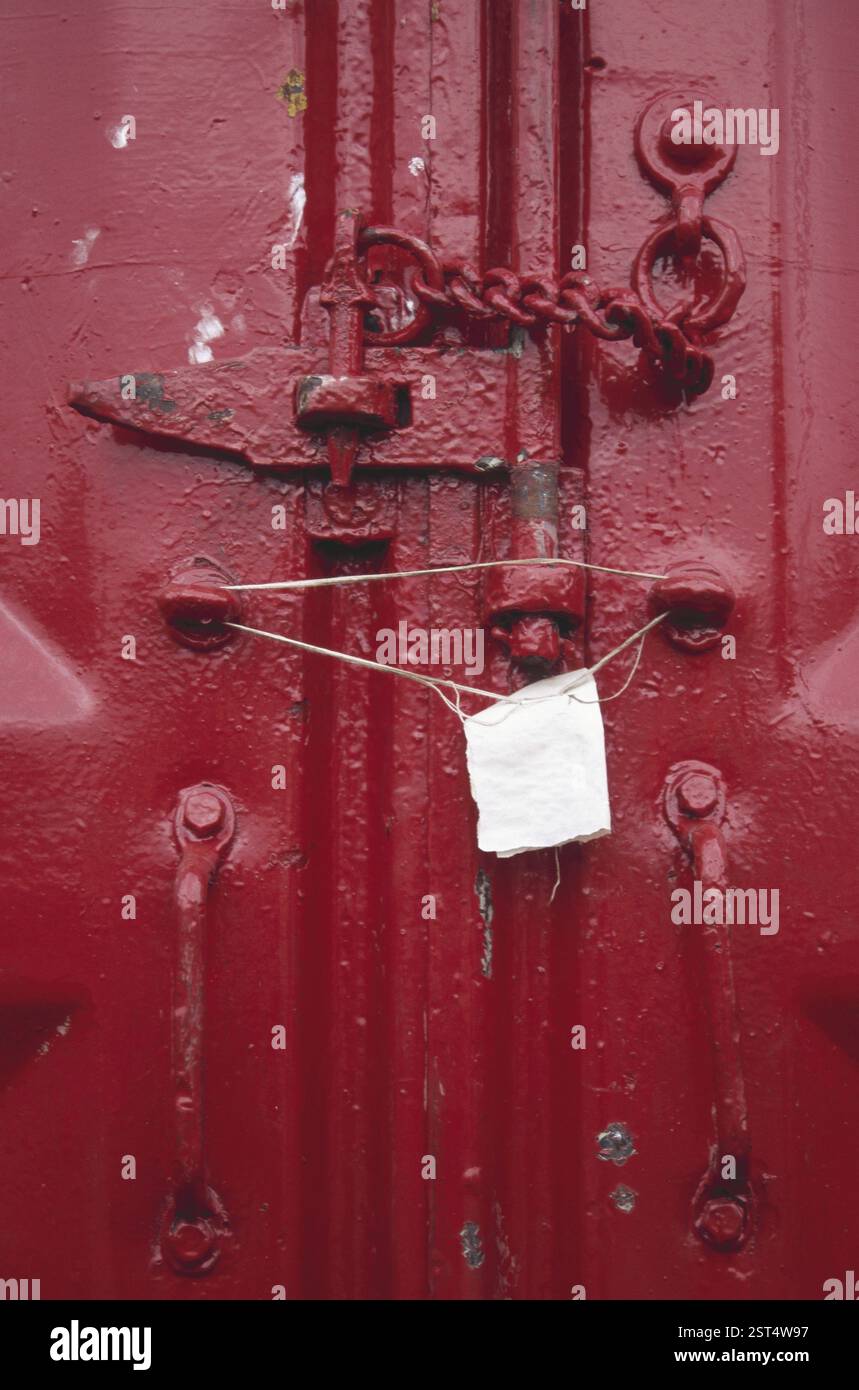 Sigillo di sicurezza sulla porta della ferrovia vicino a Simla, Himachal Pradesh, India, Asia Foto Stock