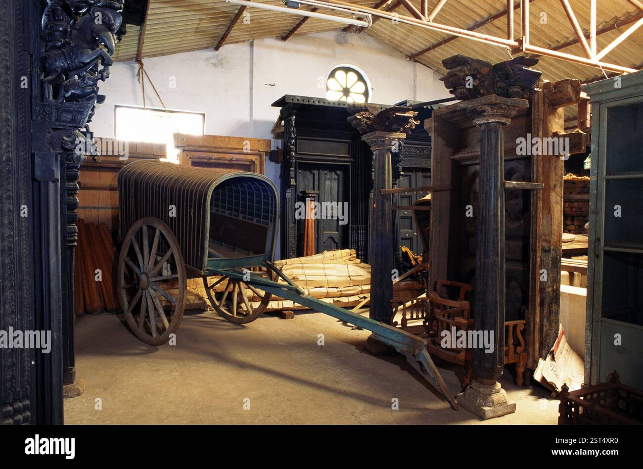 Negozio di antiquariato a Karaikudi, Chettinad, Tamil Nadu, India, Asia Foto Stock