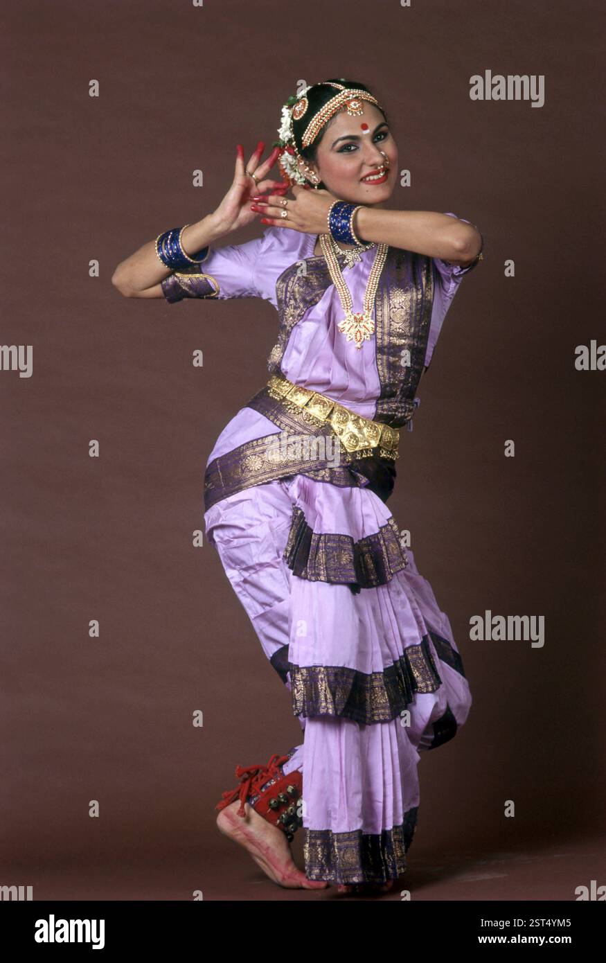Bharatnatyam, donna eseguendo la danza classica indiana, il sig.469 Foto Stock