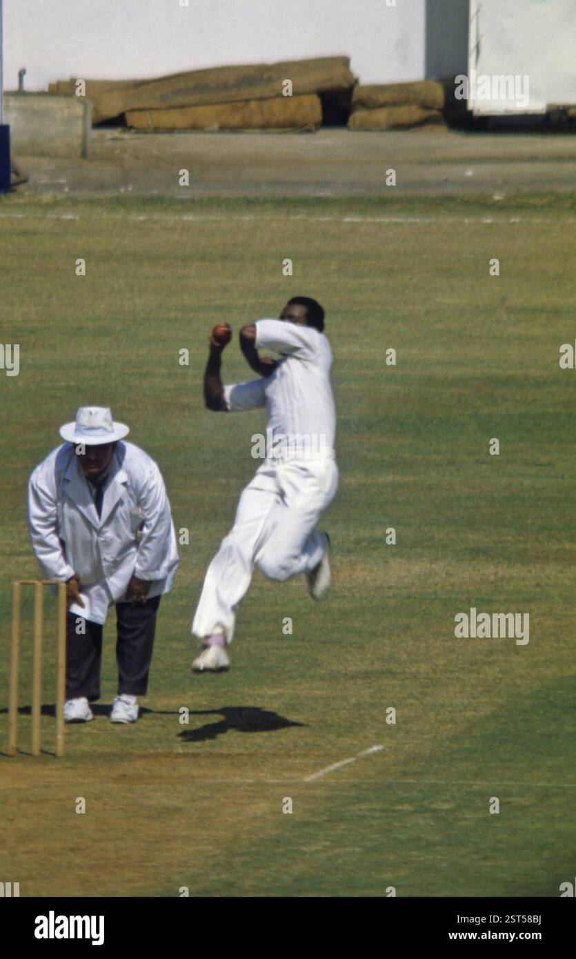 Bowler in action test match, bombay mumbai, maharashtra, India, Asia Foto Stock