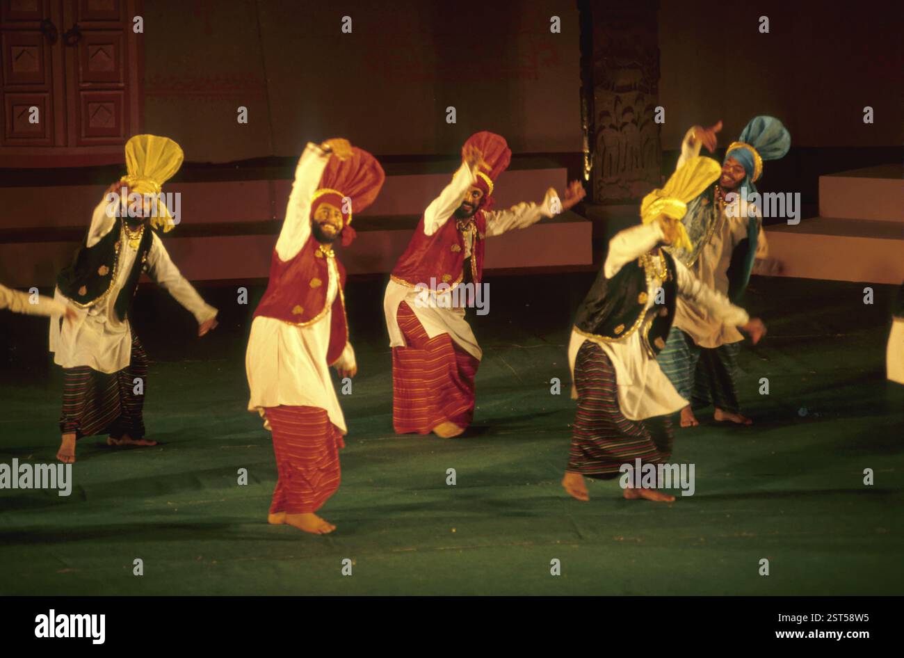 Danza popolare Bhangra, Punjab, India, Asia Foto Stock