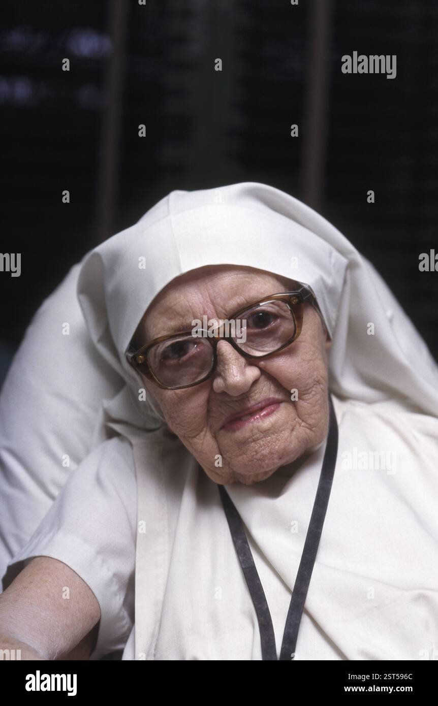 Vecchia sorella florence Bell 100 anni, missione oxford, calcutta, bengala occidentale, india NESSUN MODELLO RILASCIATO Foto Stock