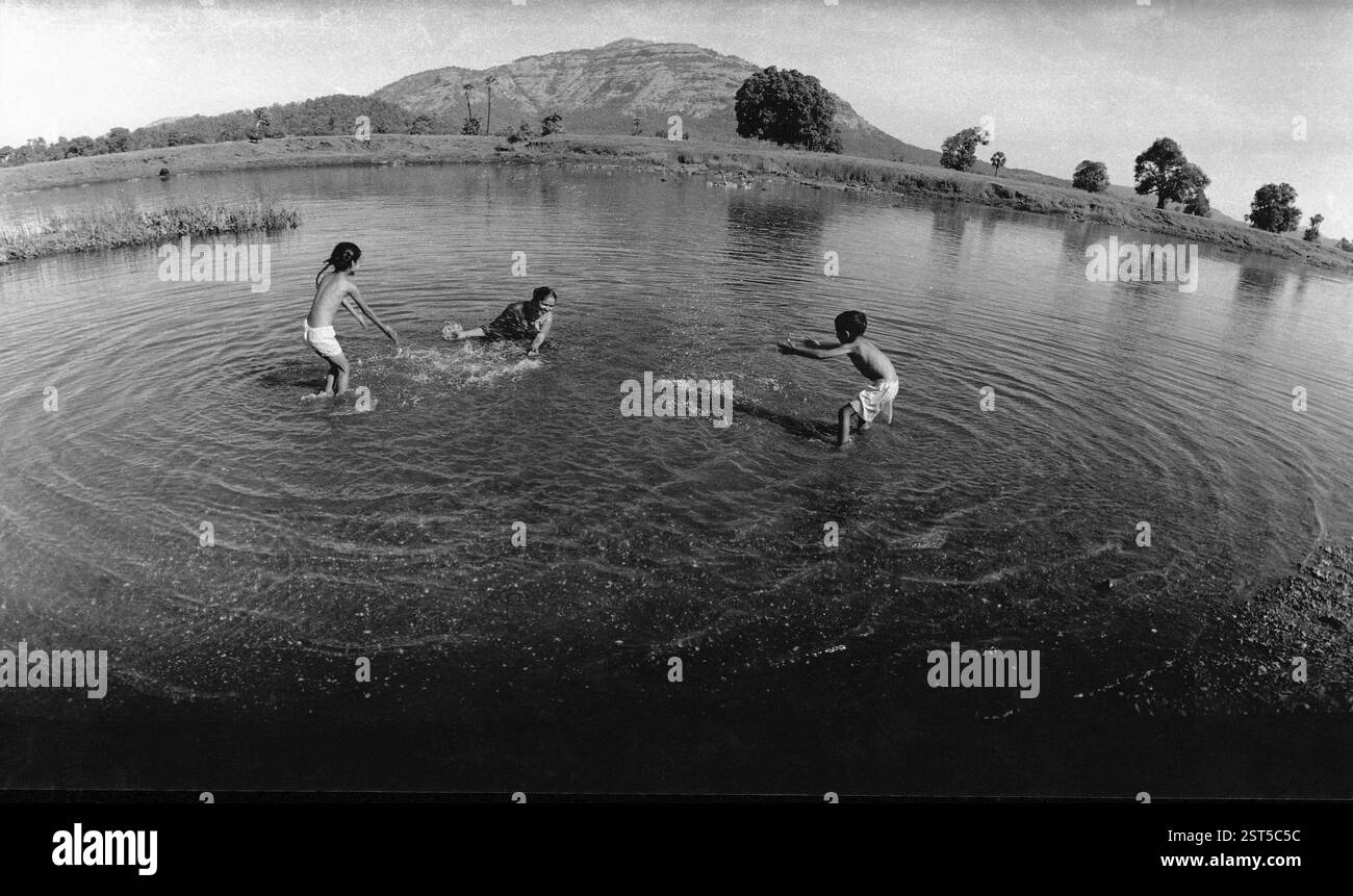 Anju, Shanta & Deepak, Vajareshwari, Maharashtra, India, Asia, 1964, Asia Foto Stock