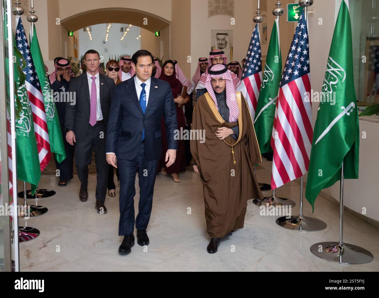 Riyadh, Arabia Saudita. 17 febbraio 2025. Il Segretario di Stato degli Stati Uniti Marco Rubio incontra il Ministro degli Esteri dell'Arabia Saudita Faisal bin Farhan al Ministero degli Esteri a Riyad, Arabia Saudita, lunedì 17 febbraio 2025. Foto di Freddie Everett/U.S. Dipartimento di Stato/credito UPI: UPI/Alamy Live News Foto Stock