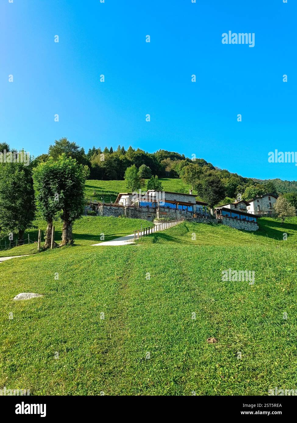 Un rifugio di montagna nella natura Foto Stock