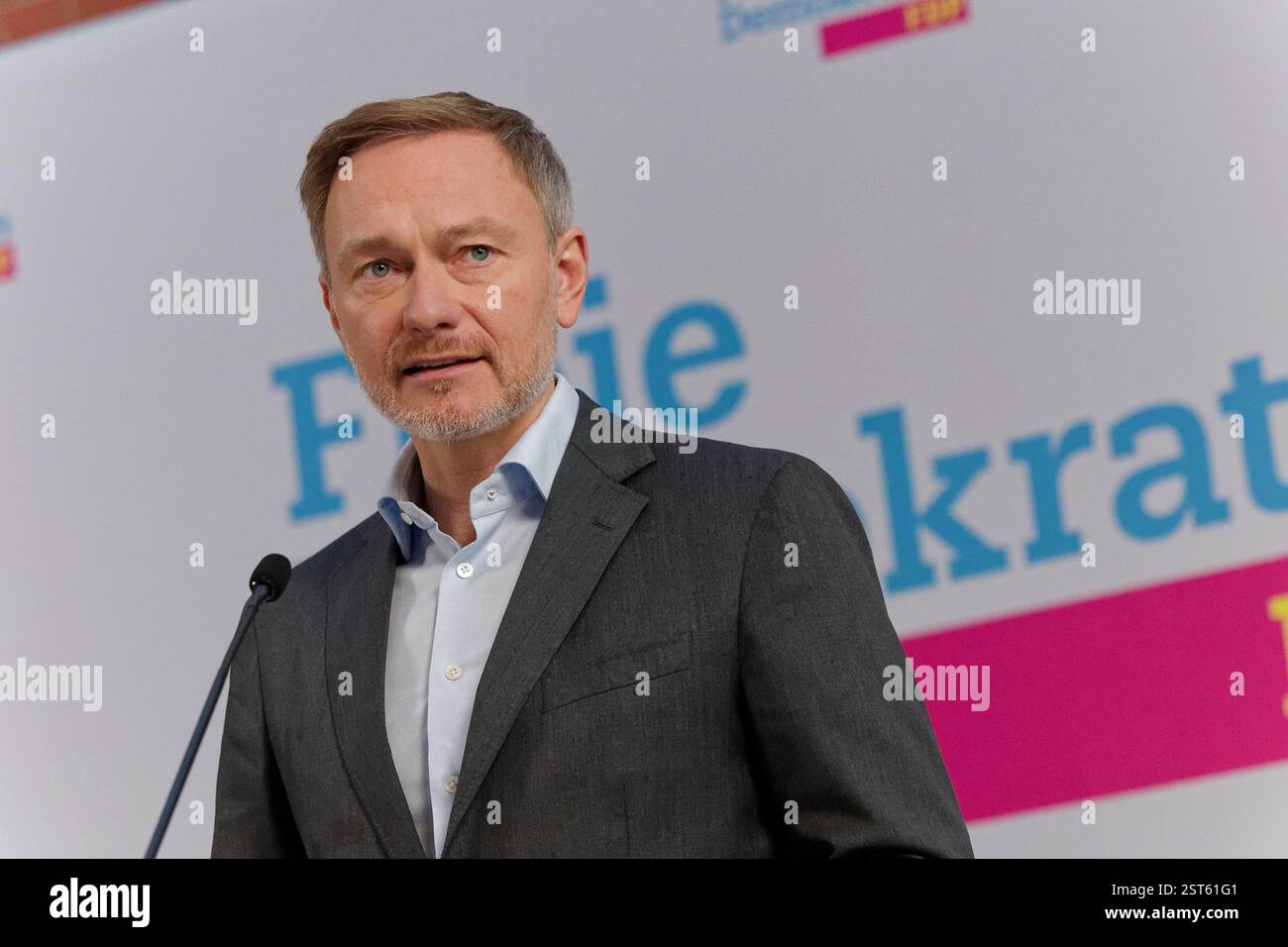 FDP-Pressekonferenz zum Wahlkampf-Endspurt 2025-02-17 Deutschland, Berlin Pressekonferenz des FDP-Doppelgespanns Vorsitzender - Generalsekretär zum Wahlkampf-Endspurt. Im Bild Christian Lindner, Spitzenkandidat und Parteivorsitzender *** Conferenza stampa FDP sullo slancio finale della campagna elettorale del 2025 02 17 Germania, conferenza stampa di Berlino del doppio team del FDP Presidente Segretario generale sullo slancio finale della campagna elettorale nel quadro Christian Lindner, primo candidato e presidente del partito Foto Stock