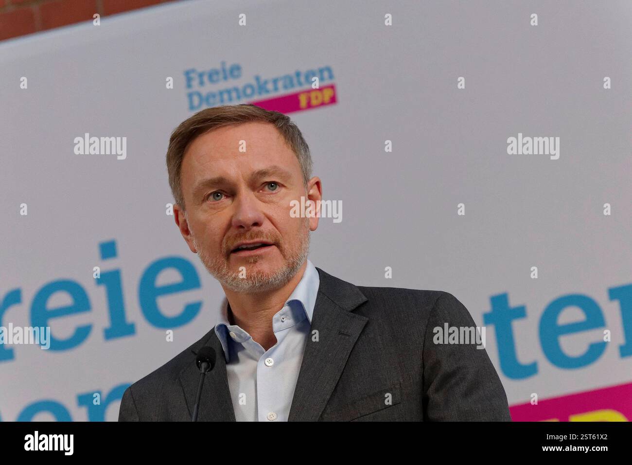 FDP-Pressekonferenz zum Wahlkampf-Endspurt 2025-02-17 Deutschland, Berlin Pressekonferenz des FDP-Doppelgespanns Vorsitzender - Generalsekretär zum Wahlkampf-Endspurt. Im Bild Christian Lindner, Spitzenkandidat und Parteivorsitzender *** Conferenza stampa FDP sullo slancio finale della campagna elettorale del 2025 02 17 Germania, conferenza stampa di Berlino del doppio team del FDP Presidente Segretario generale sullo slancio finale della campagna elettorale nel quadro Christian Lindner, primo candidato e presidente del partito Foto Stock
