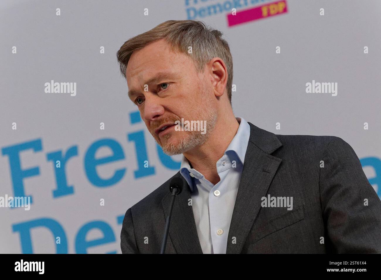 FDP-Pressekonferenz zum Wahlkampf-Endspurt 2025-02-17 Deutschland, Berlin Pressekonferenz des FDP-Doppelgespanns Vorsitzender - Generalsekretär zum Wahlkampf-Endspurt. Im Bild Christian Lindner, Spitzenkandidat und Parteivorsitzender *** Conferenza stampa FDP sullo slancio finale della campagna elettorale del 2025 02 17 Germania, conferenza stampa di Berlino del doppio team del FDP Presidente Segretario generale sullo slancio finale della campagna elettorale nel quadro Christian Lindner, primo candidato e presidente del partito Foto Stock