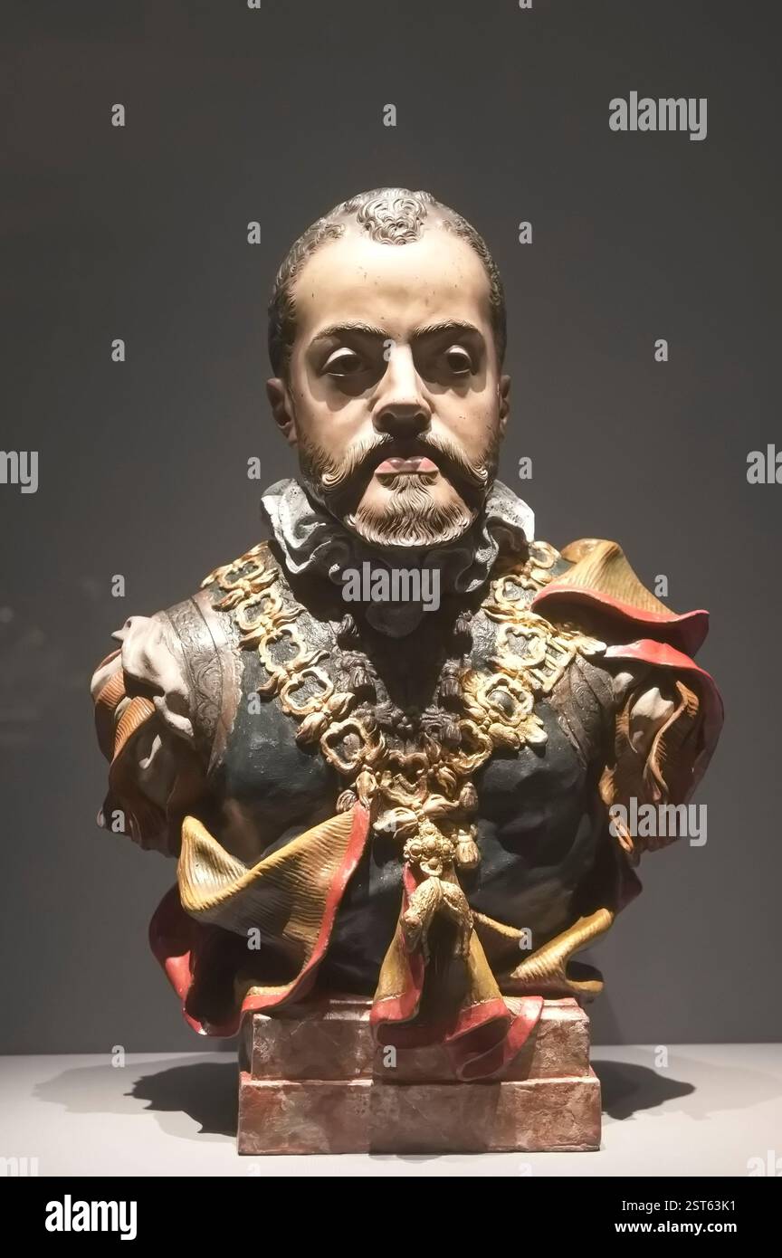 Vienna, Austria. Museo di storia dell'arte (Kunsthistorisches Museum Wien) nel primo distretto, Tesoro Imperiale, re Filippo II di Spagna (21 maggio 1527 nel Palacio de Pimentel, Valladolid; † 13 settembre 1598 a El Escorial vicino Madrid), testa di ritratto dipinta naturalisticamente e in argento di Pompeo Leoni (circa 1533-1608) Foto Stock