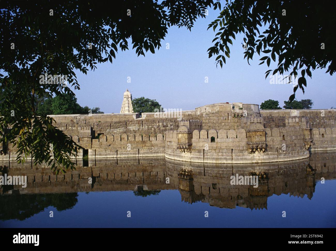 Forte di Vellore del XIII secolo considerato un perfetto esempio di architettura militare, Tamil Nadu, India, Asia Foto Stock