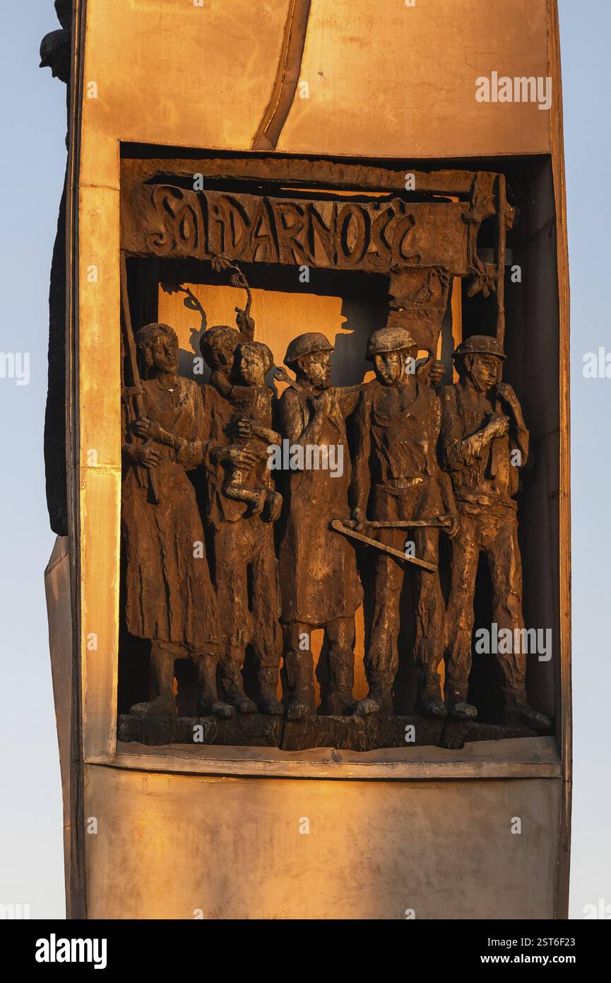 DANZICA, POLONIA - 6 SETTEMBRE 2023: Monumento ai lavoratori caduti dei cantieri navali 1970 (Pomnik poleglych stoczniowcow) Foto Stock