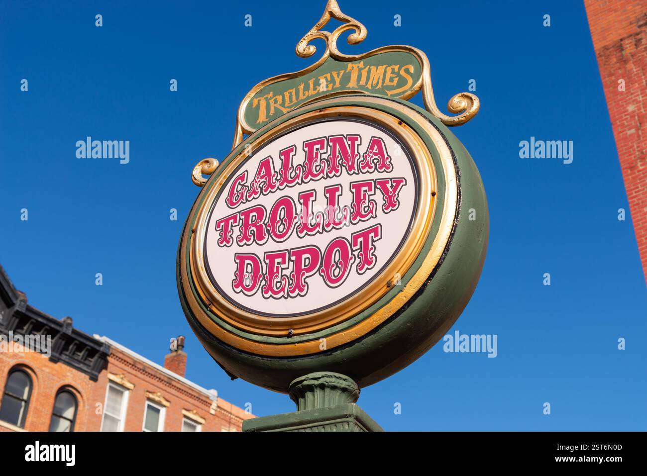 Galena, Illinois - Stati Uniti - 10 febbraio 2025: L'insegna del Galena Trolley Depot nel centro di Galena, Illinois, USA. Foto Stock