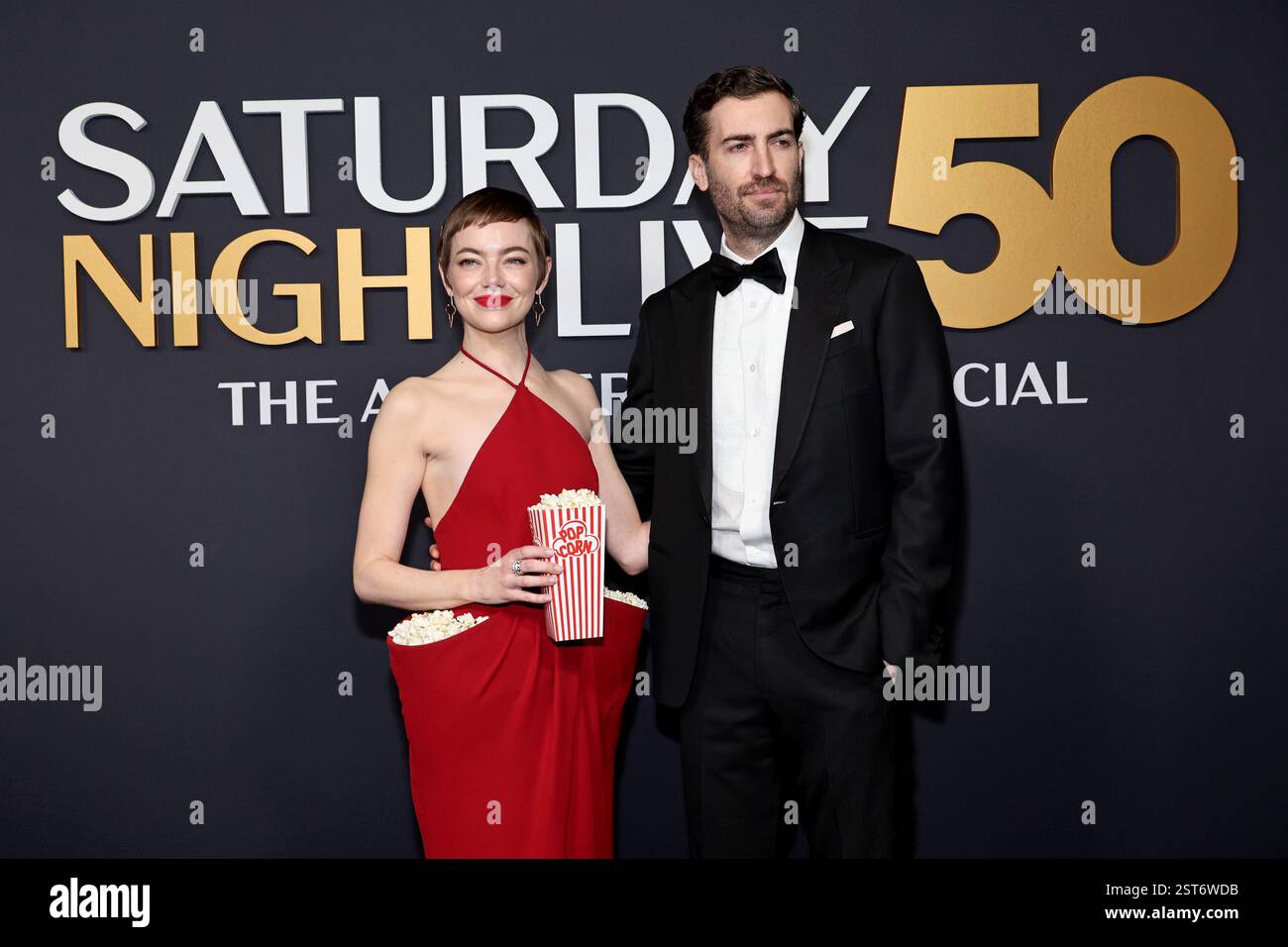 New York, Stati Uniti. 16 febbraio 2025. SNL50: IL TAPPETO ROSSO -- nella foto: (l-r) Emma Stone e Dave McCary domenica 16 febbraio 2025 -- (foto di Jamie McCarthy/NBC via Credit: SIPA USA/Alamy Live News Foto Stock