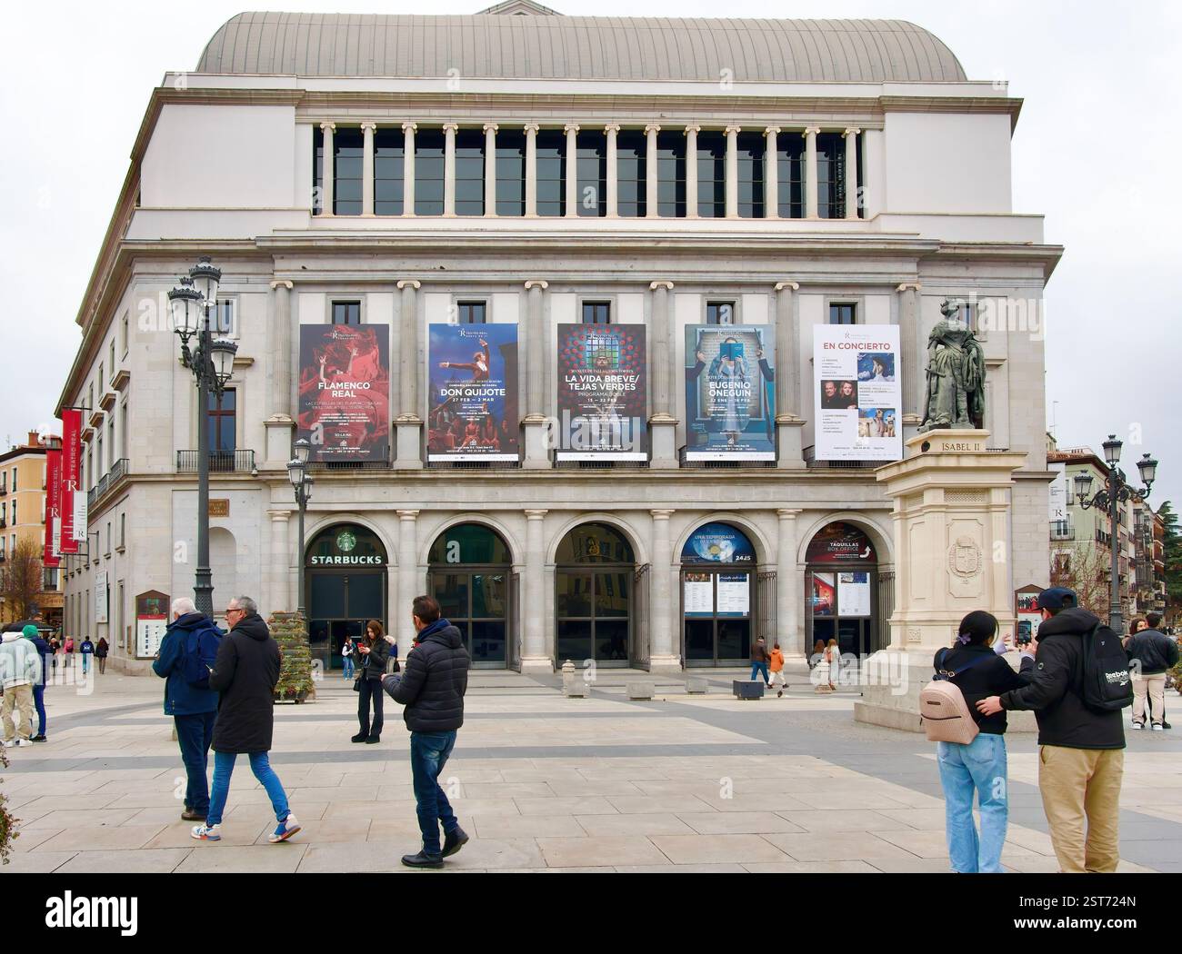 Facciata anteriore Teatro Real o Teatro reale conosciuto come El Real The Royal One aperto il 19 novembre 1850 Centro città Plaza de Oriente Madrid Spagna Europa Foto Stock