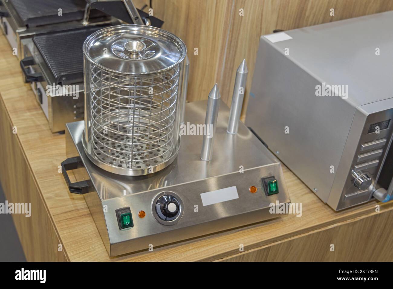 Fornello per salsicce Hot Dog con scaldabiancheria e scaldabiancheria Foto Stock