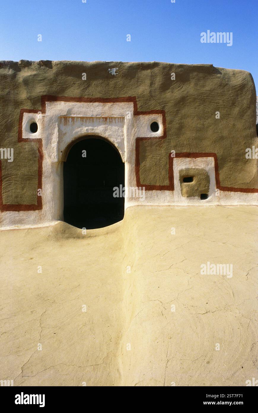 Porta dipinta della casa di fango, Jaipur, Rajasthan, India, Asia Foto Stock