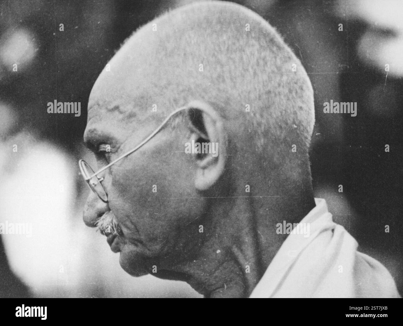 Mahatma Gandhi durante la preghiera a Mumbai, Maharashtra, India, Asia, settembre 1944 - VERSIONE MODELLO NON DISPONIBILE, Asia Foto Stock