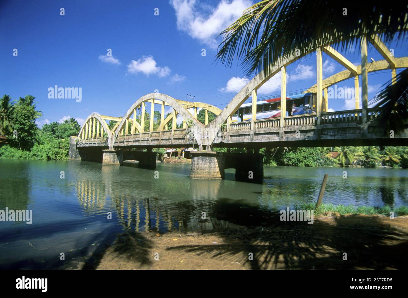 Ponte sul fiume, cochin, kerala, india Foto Stock