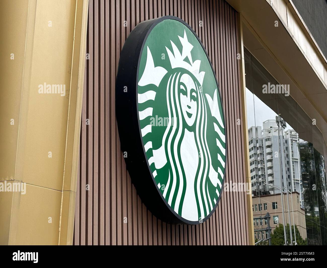 Nanning, Cina - febbraio 27. 2024: Cartello Starbucks Coffee Shop. Foto Stock