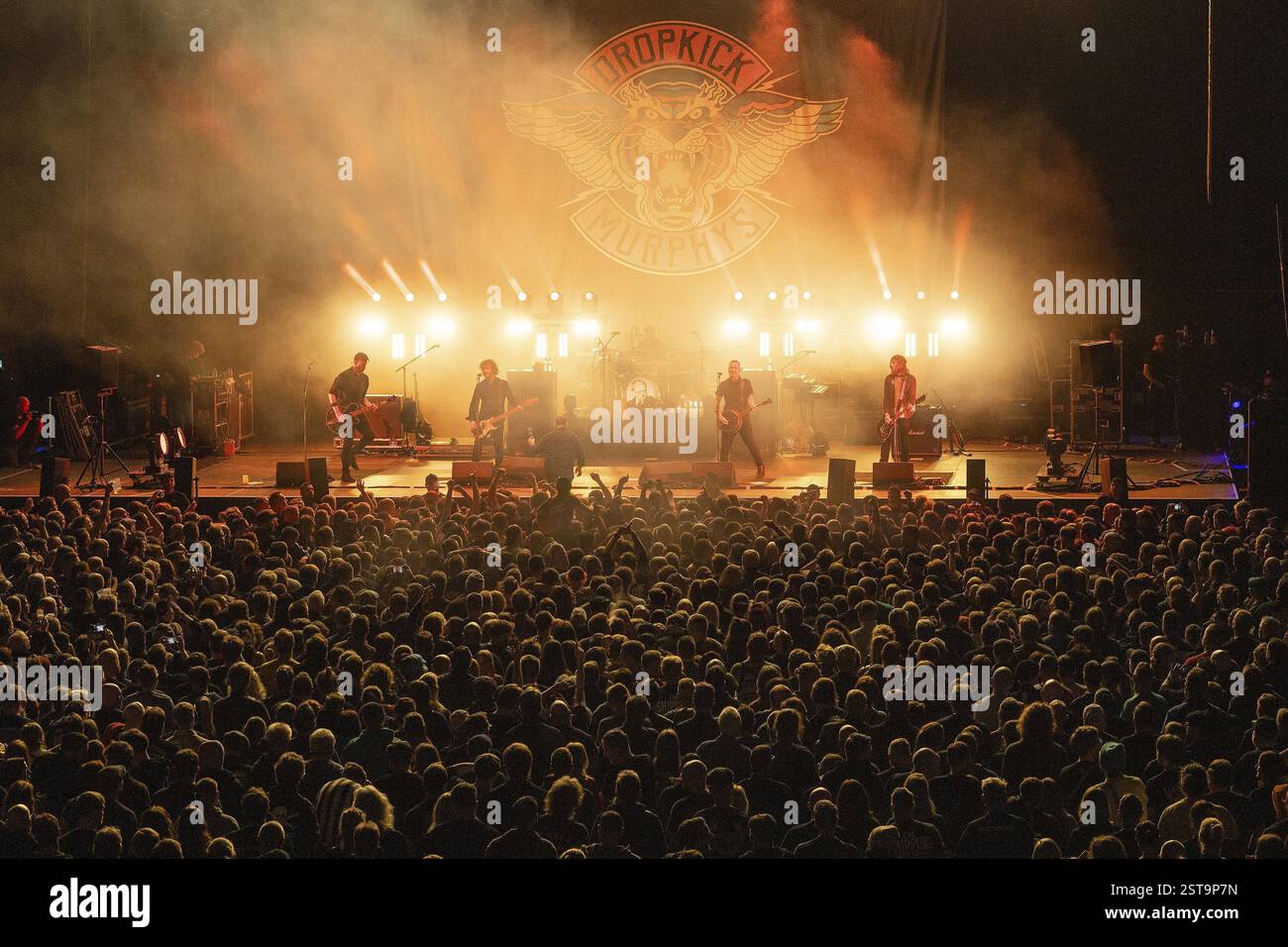 DROPKICK MURPHYS, folk punk band, USA, tour 2025, concerto, 15.02.2025, Max-Schmeling-Halle, Berlino, Germania < english> DROPKICK MURPHYS, folk punk Ban Foto Stock