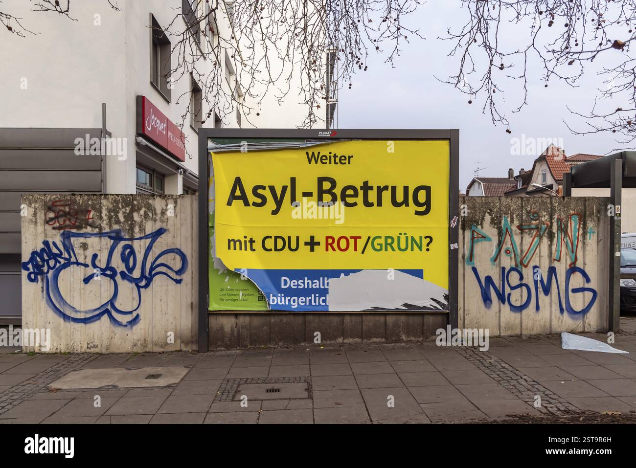 Controversa campagna pubblicitaria del partito alternativo per la Germania per le elezioni federali del 2025. La campagna pubblicitaria è finanziata esternamente e. Foto Stock