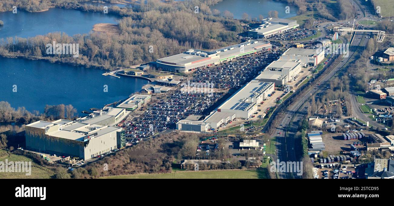 Parco commerciale Rushden Lakes, a est di Wellingborough, Bedfordshire, Inghilterra sud-orientale, Regno Unito Foto Stock Parco commerciale Rushden Lakes, a est di Wellingborough, Bedfordshire, Inghilterra sud-orientale, Regno Unito Foto Stock