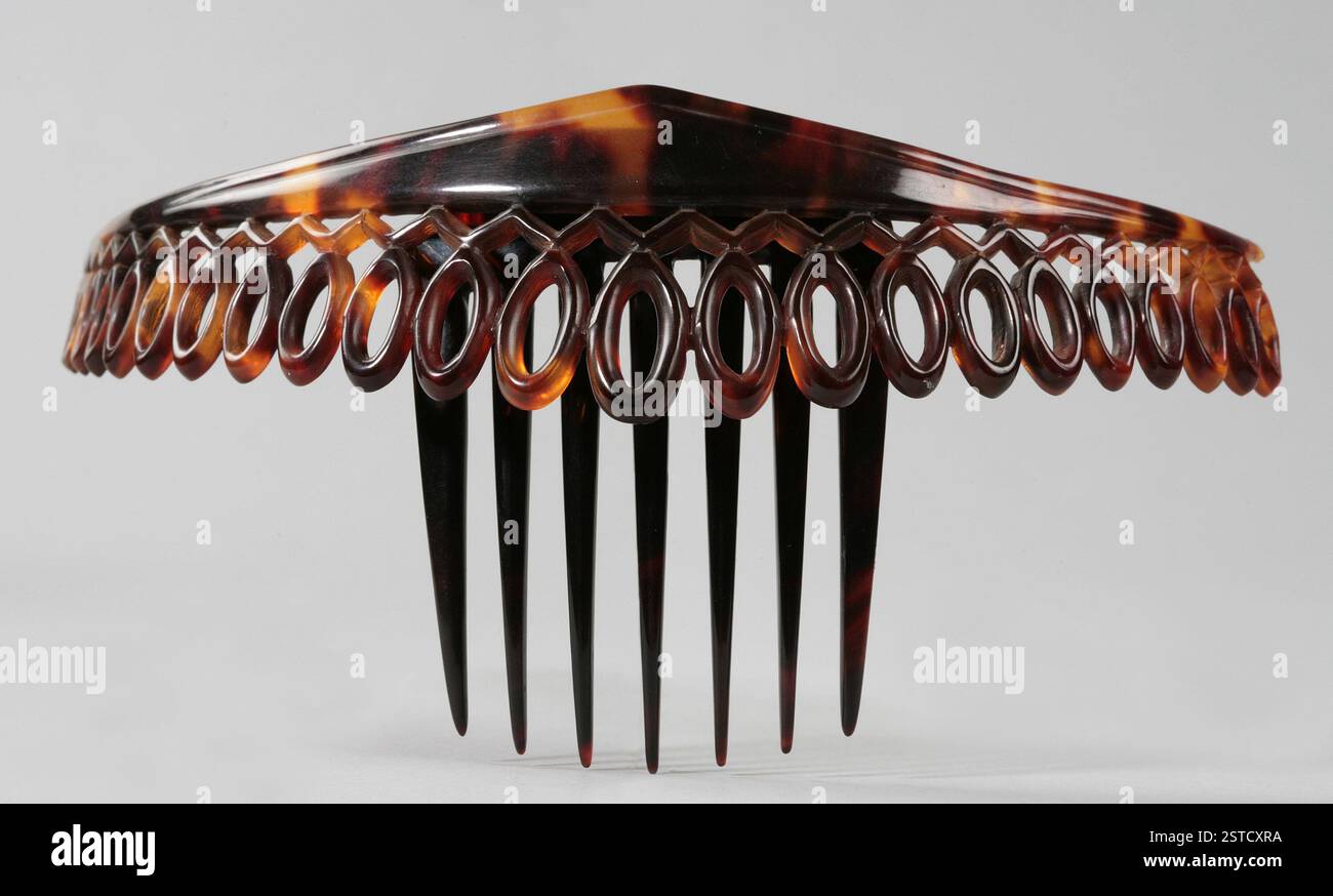 Medaglioni di dimensioni progressivamente più grandi verso il centro, appoggiati su una linea interrotta, formando un motivo decorativo e strutturato. Foto Stock