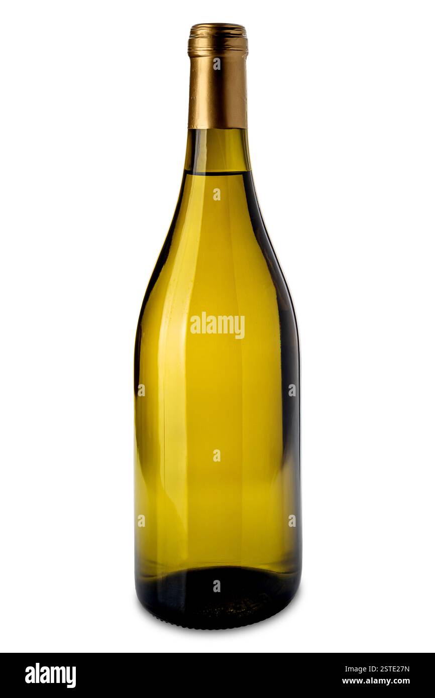 Vino bianco in bottiglia di vetro verde con capsula con tappo dorato, senza etichetta, isolato su bianco con percorso di ritaglio incluso Foto Stock