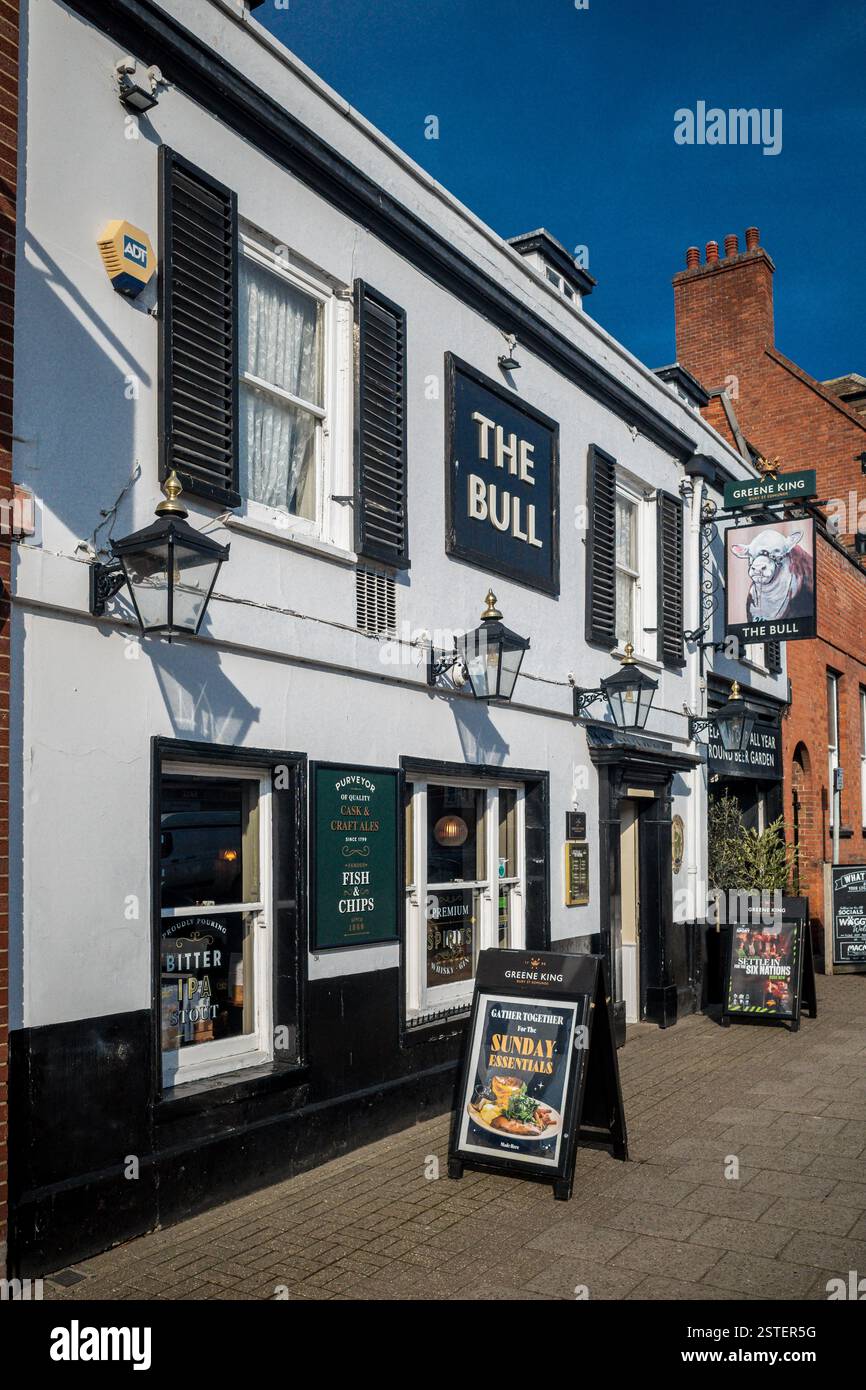 The Bull Pub Newmarket Suffolk UK. Pub del XVIII secolo nel centro di Newmarket. Classificazione di grado II. Foto Stock