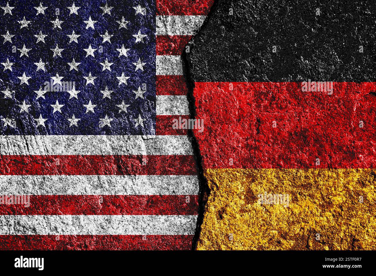 18 febbraio 2025: FOTOMONTAGE, bandiere degli Stati Uniti e della Germania su un muro rotto. Immagine simbolica di tensioni economiche, conflitti commerciali e sfide diplomatiche *** FOTOMONTAGE, Flaggen der USA und Deutschland auf zerbrochener Mauer. Symbolbild wirtschaftliche Spannungen, Handelskonflikte und diplomatische Herausforderungen Foto Stock