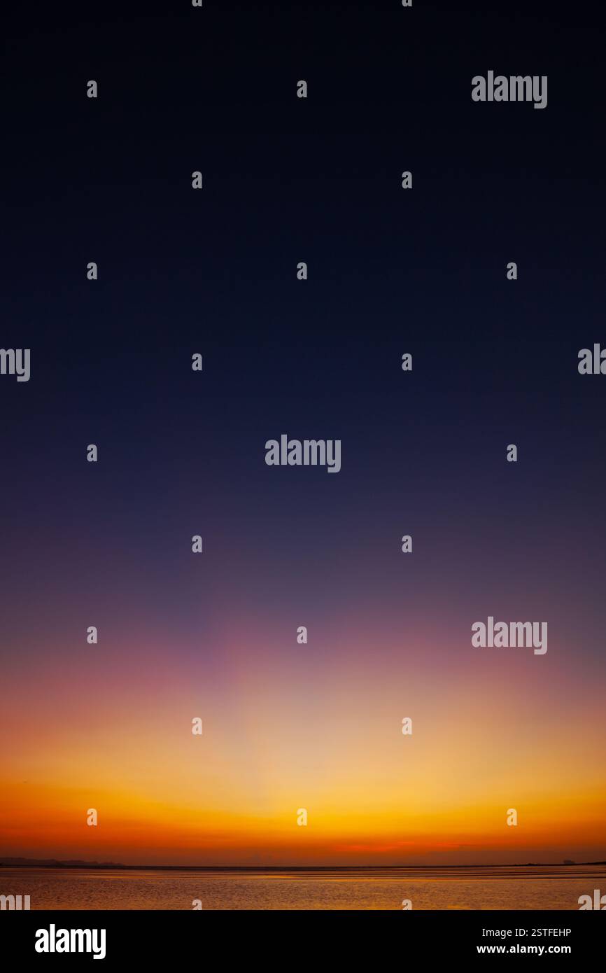 Spettacolare tramonto su un mare tropicale Foto Stock