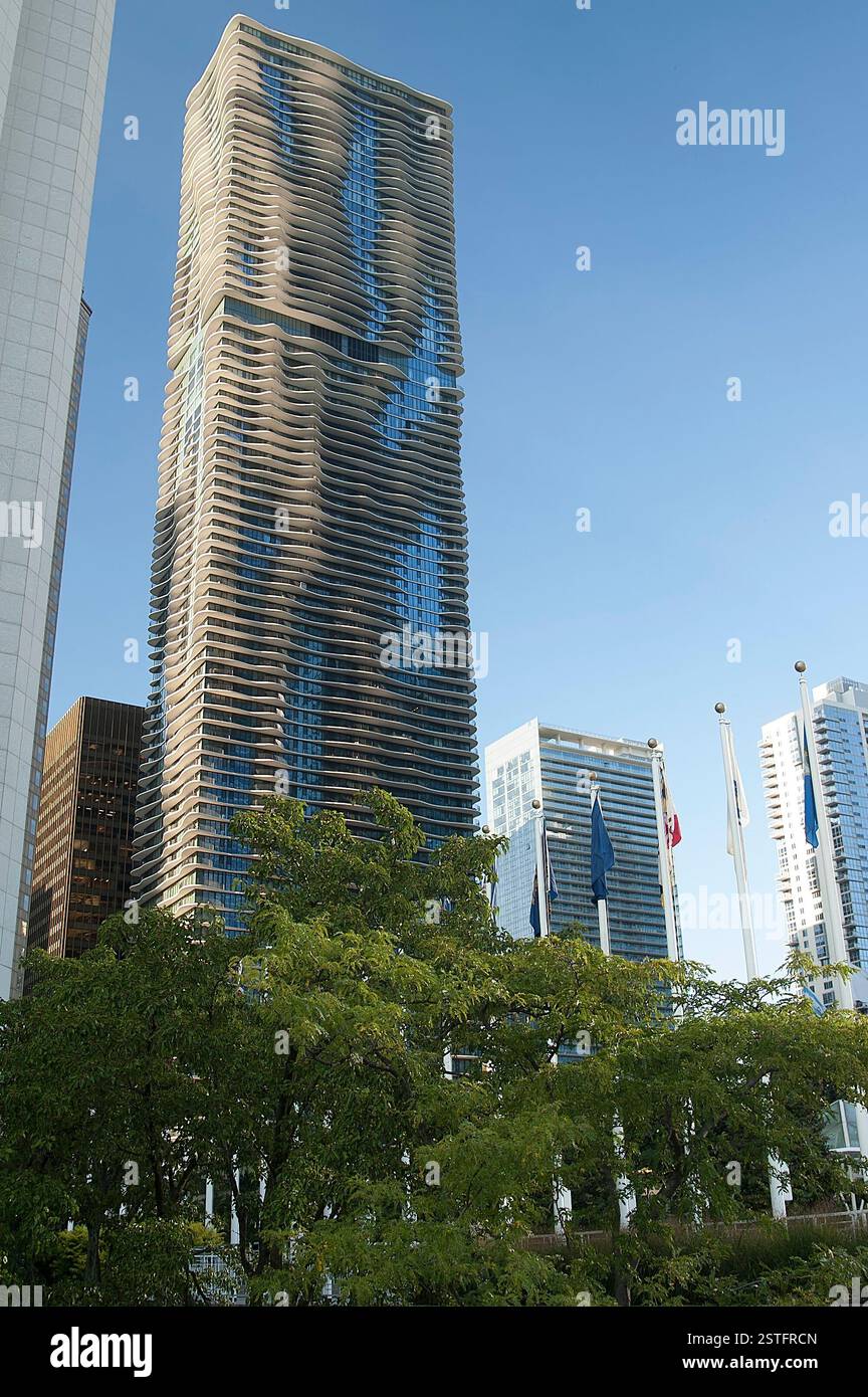 Chicago Loop, Illinois, Stati Uniti; City ​​center, centro; Aqua Tower; splendido grattacielo contro il cielo; Schöner Wolkenkratzer gegen den Himmel Foto Stock