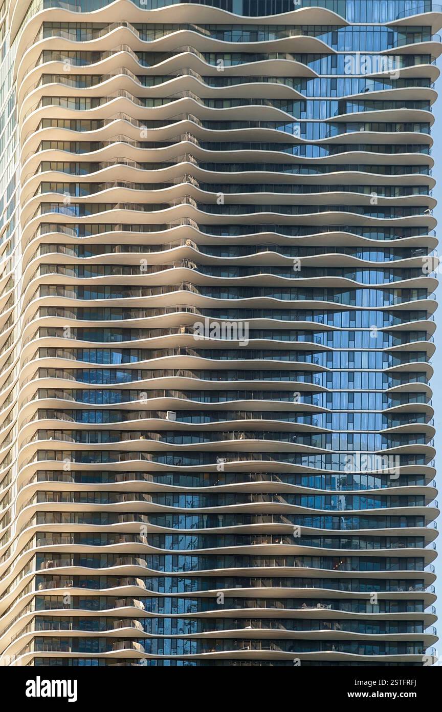Chicago Loop, Illinois, Stati Uniti; City ​​center, centro; Aqua Tower; un frammento di un bellissimo grattacielo; schöne Wolkenkratzer - Fragment Teil Foto Stock