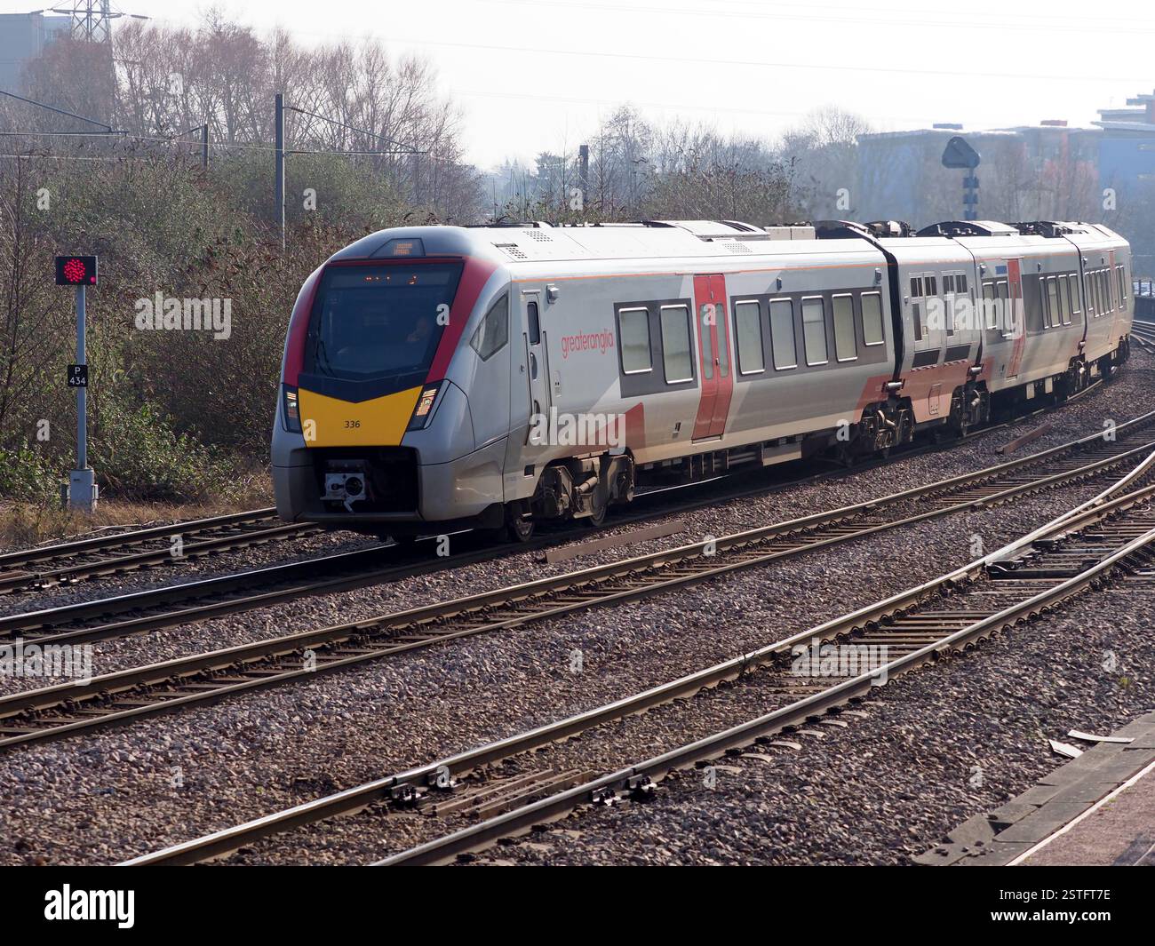 Greater Anglia Class 755 FLIRT Approaches Peterborough, febbraio 2025 Foto Stock