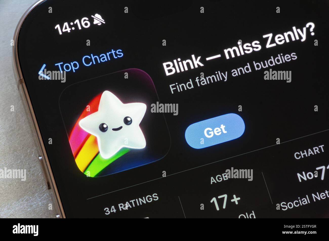 OSTRAVA, CECHIA - 23 NOVEMBRE 2024: App store Apple con applicazione mobile per social network Blink Friends Circle Foto Stock