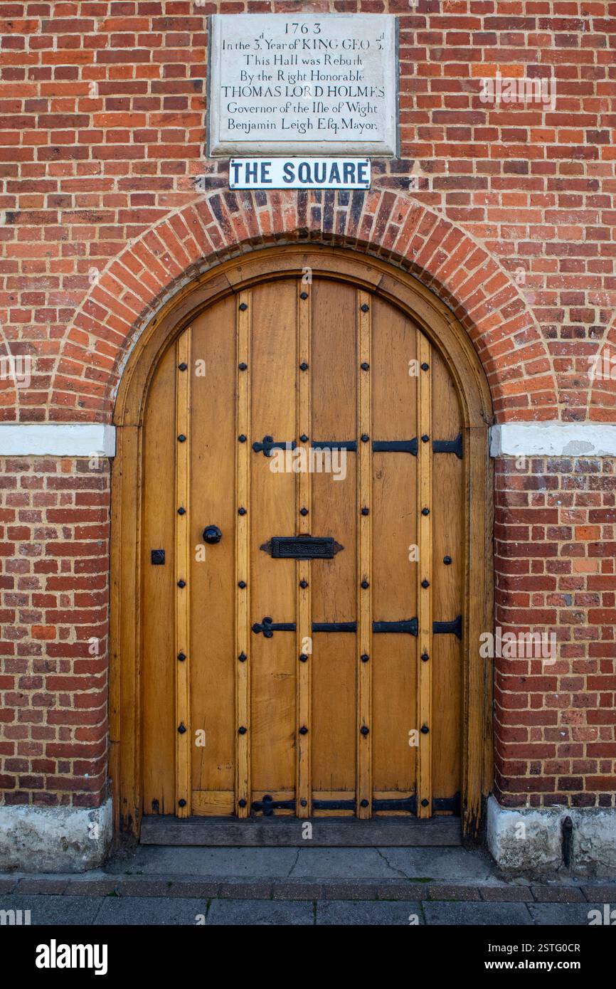 Isola di Wight, Regno Unito - 2 maggio 2023: L'ingresso al municipio di Yarmouth, nella città di Yarmouth sull'Isola di Wight, Regno Unito. Foto Stock