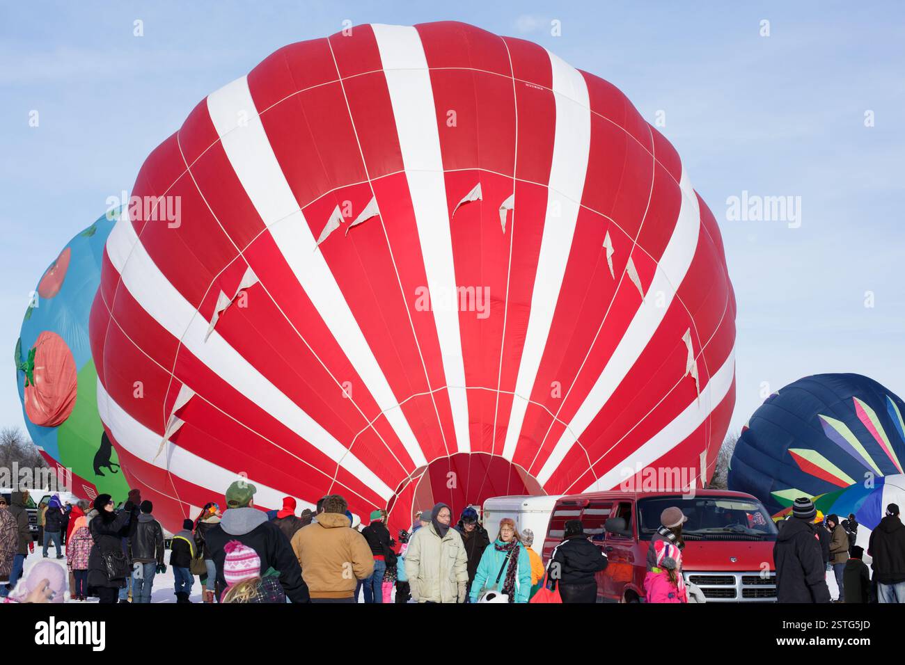 Mongolfiere in occasione di un festival invernale ad Hudson, Wisconsin, Stati Uniti. Foto Stock