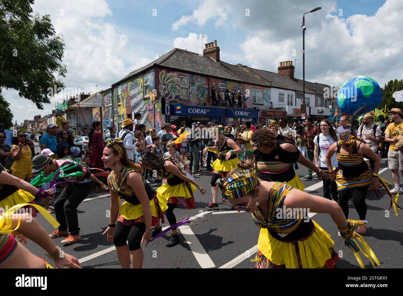 Artisti al Cowley Road Carnival nel 2019, Oxford, Regno Unito Foto Stock
