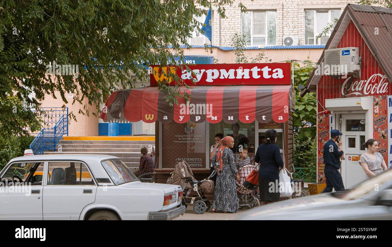 Astrakhan, Russia, 24 maggio 2016: Esempio mimetico di marca. Fast food locale che utilizza il rinomato M of McDonald's nel marchio. M Foto Stock