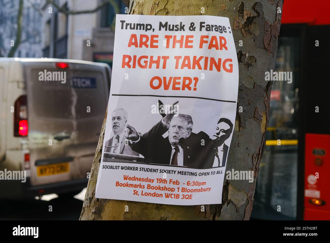 Un volantino sui timori che l'ala destra prenda il controllo del dialogo sociale fissato a un albero nel centro di Londra. Foto Stock