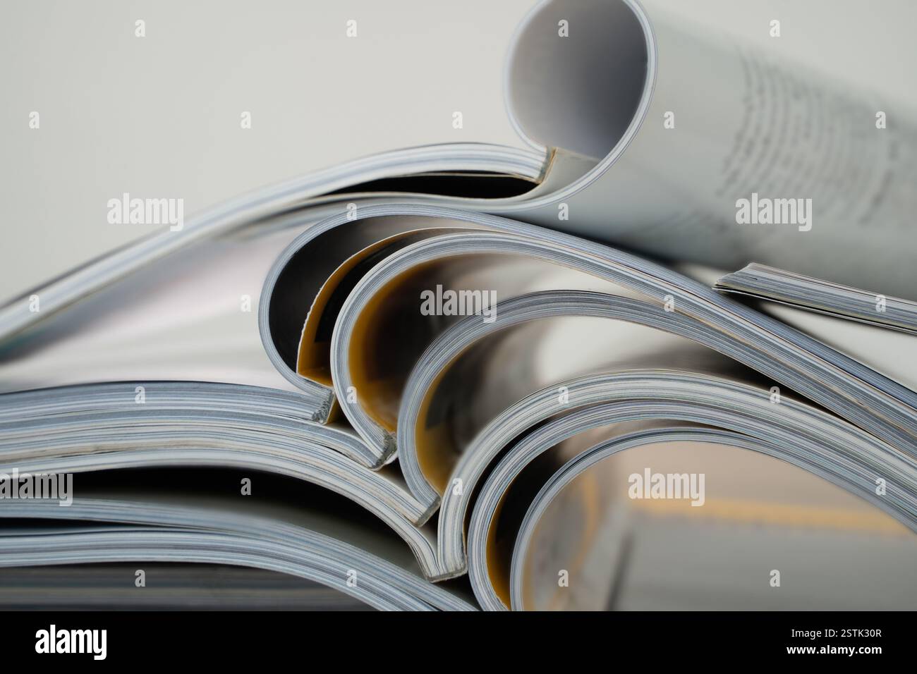 Pubblicazioni riviste libri di giornali e riviste: Progettazione di background e cataloghi; stampa di riviste di articoli; conoscenza di libri di media giornali; documento adv Foto Stock